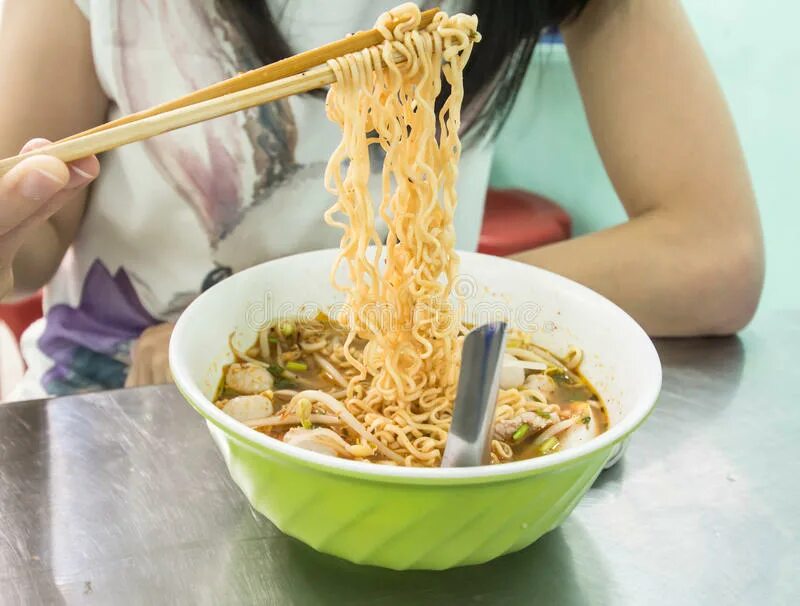 Доширак plus. Вредная лапша. Шек шек доширак. На дошираке можно похудеть. Доширак.