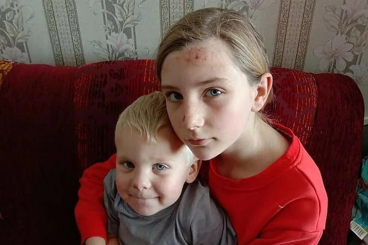 Баба хлора курганинск. Юлия чернова белгородская область. Девочка спасла свою семью и дом. Десятилетняя девочка федотова арина андреевна. Опекун и девушка.