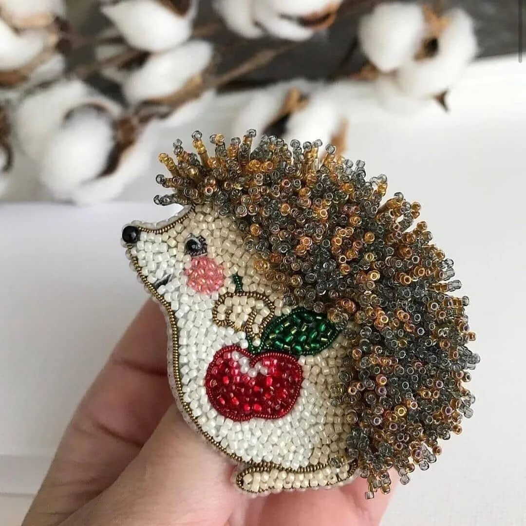 Брошь еж. Брошка ежик. Брошь еж. Брошь металлическая. Серебряная брошь ежик.