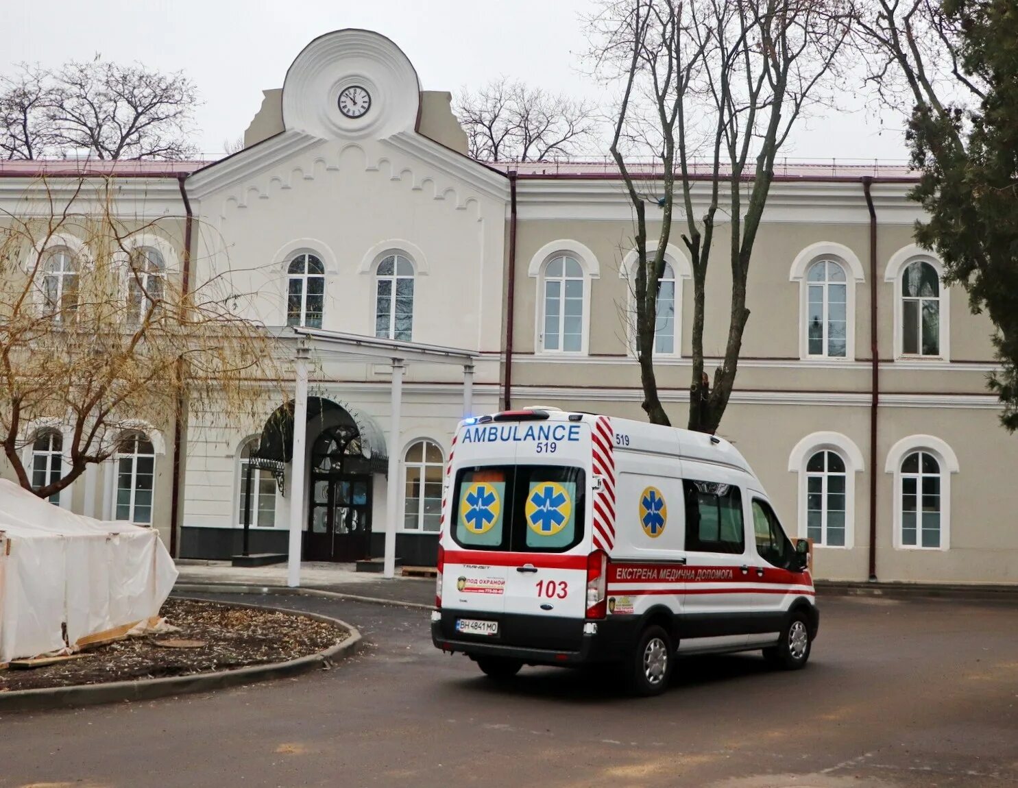 Поликлиника на одесской. Еврейская больница в Одессе. ГКБ 11 Одесса. Больница Одесса 1899. Городская клиническая больница 11 Одесса.