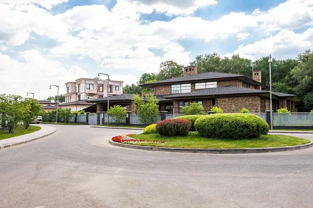 Посёлок барвиха московская. Тц барвиха luxury village. Барвиха митино. Вилла барвиха 135, посёлок барвиха. Барвиха luxury village.