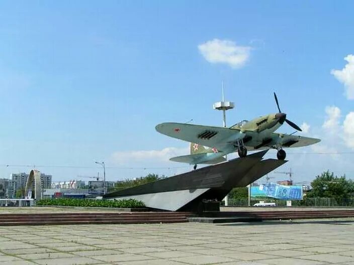 Самолет ил 2 самара. Фото самолета самара. Фото самолета самара. Самара памятник самолет ил-2. Штурмовик ил-2 самара.