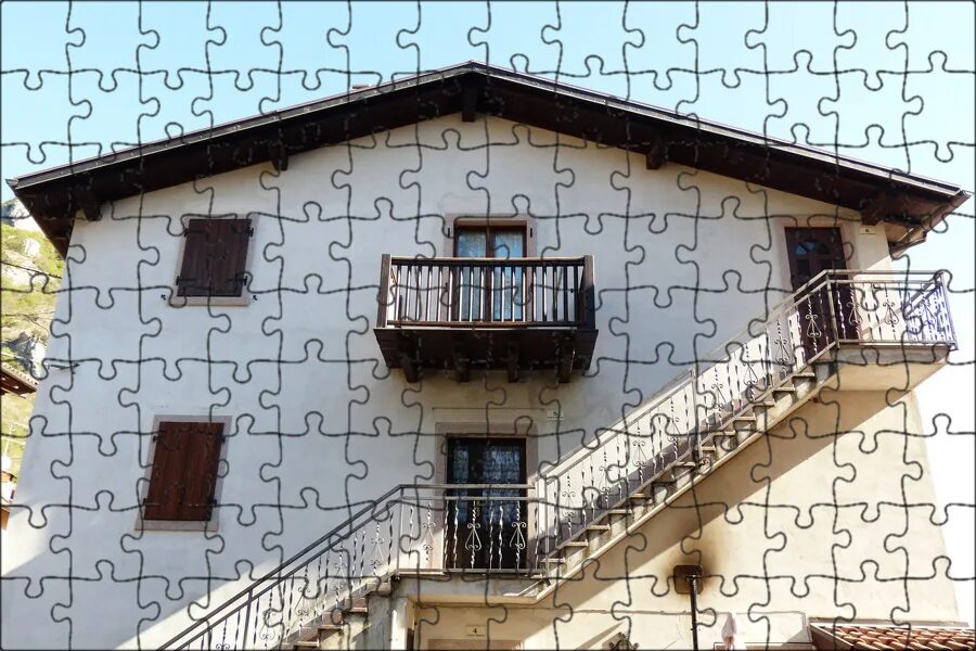 6. Balcony grill railing. Фасады домов с лестницей. Металлическое ограждение балкона. Перила на балкон из металла.