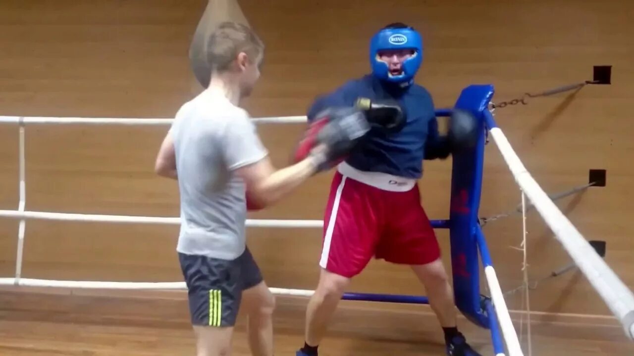 Казанский клуб бокса гром. Школа бокса казань. Боксерский клуб гром казань. Школа бокса 12 калининград. Олимпиец казань бокс.