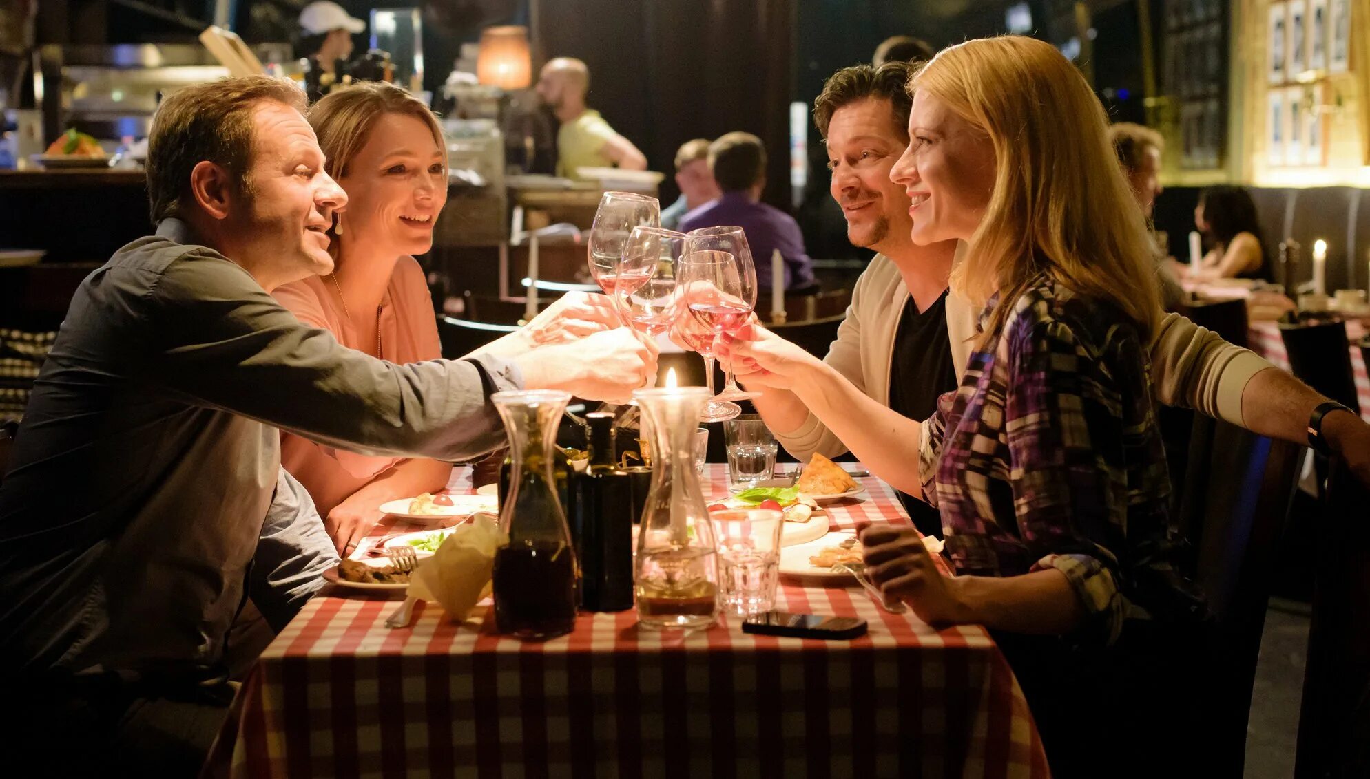 Swapping partners films. Мелодрамы сша. Выходки с друзьями / seitensprung mit freunden (2016) [hdtvrip. Рейчел выходит замуж (2008, сша). Итальянский фильм про свингеров.