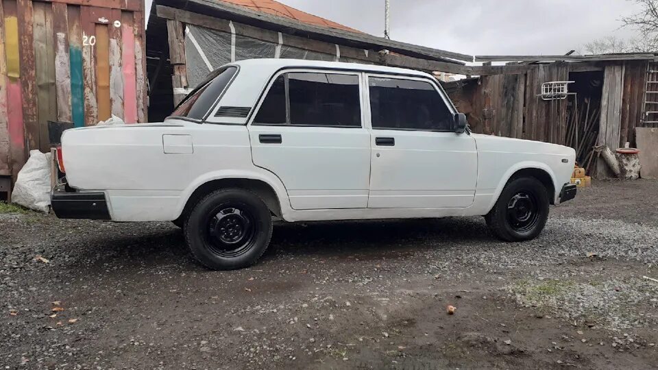 Ваз 2105 1. Ваз 2105 алтайском крае. Ваз 2105 алтайском крае. Жигули 2105. Ваз 2105 белая заводская.