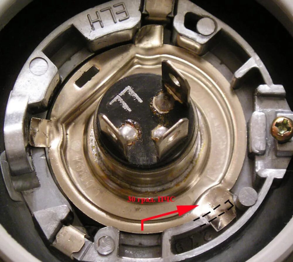 Крепление лампочки ближнего света ситроен. Переходник с r2 наh4 лампу с мт днепр. Крепление для лампы в фару h4. Крепление лампочки h4. Фиксатор лампы ваз 2114.