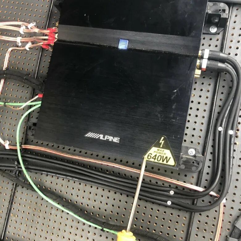 Pmx f640. 4-канальный усилитель alpine pmx-f640. усилитель алпайн 640 ватт. алпайн 640w усилитель 4 канальный. усилитель алпайн 4 канальный 640 ватт.