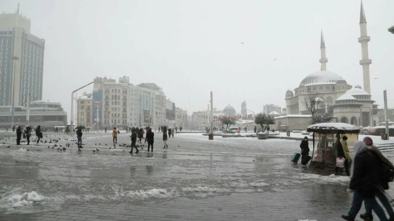 Погода в стамбуле в июле. Снег в Стамбуле. Снег в Турции. Погода в Стамбуле зимой. Бывает ли снег в Стамбуле.