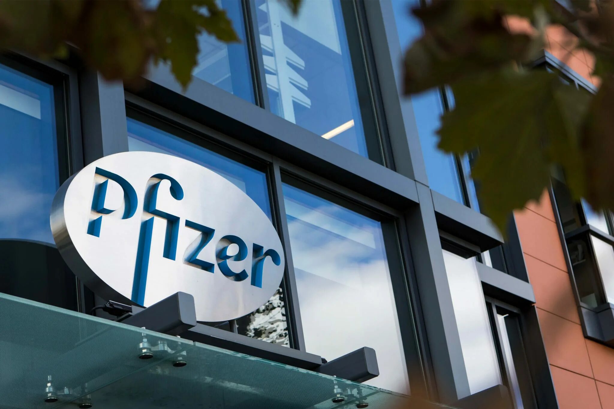 Файзер. Фарм компания pfizer. американская фармацевтическая компания pfizer. эмблема пфайзер. файзер компания.