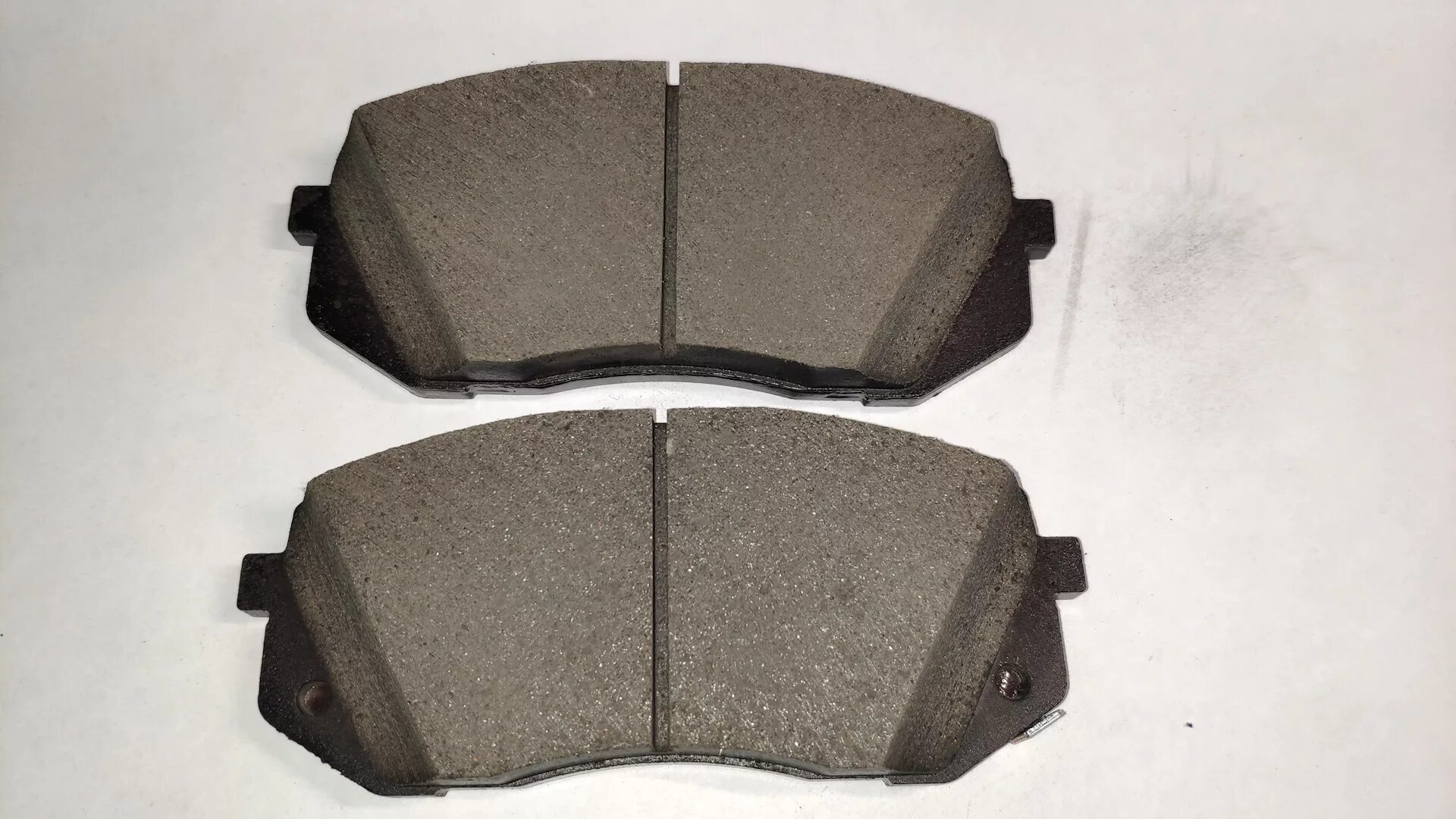 Колодки тиир 240. Тормозные колодки 4 поколения. Передние колодки додж караван 2. Передние колодки e38 brembo. Колодки задние honda cr-v 4.