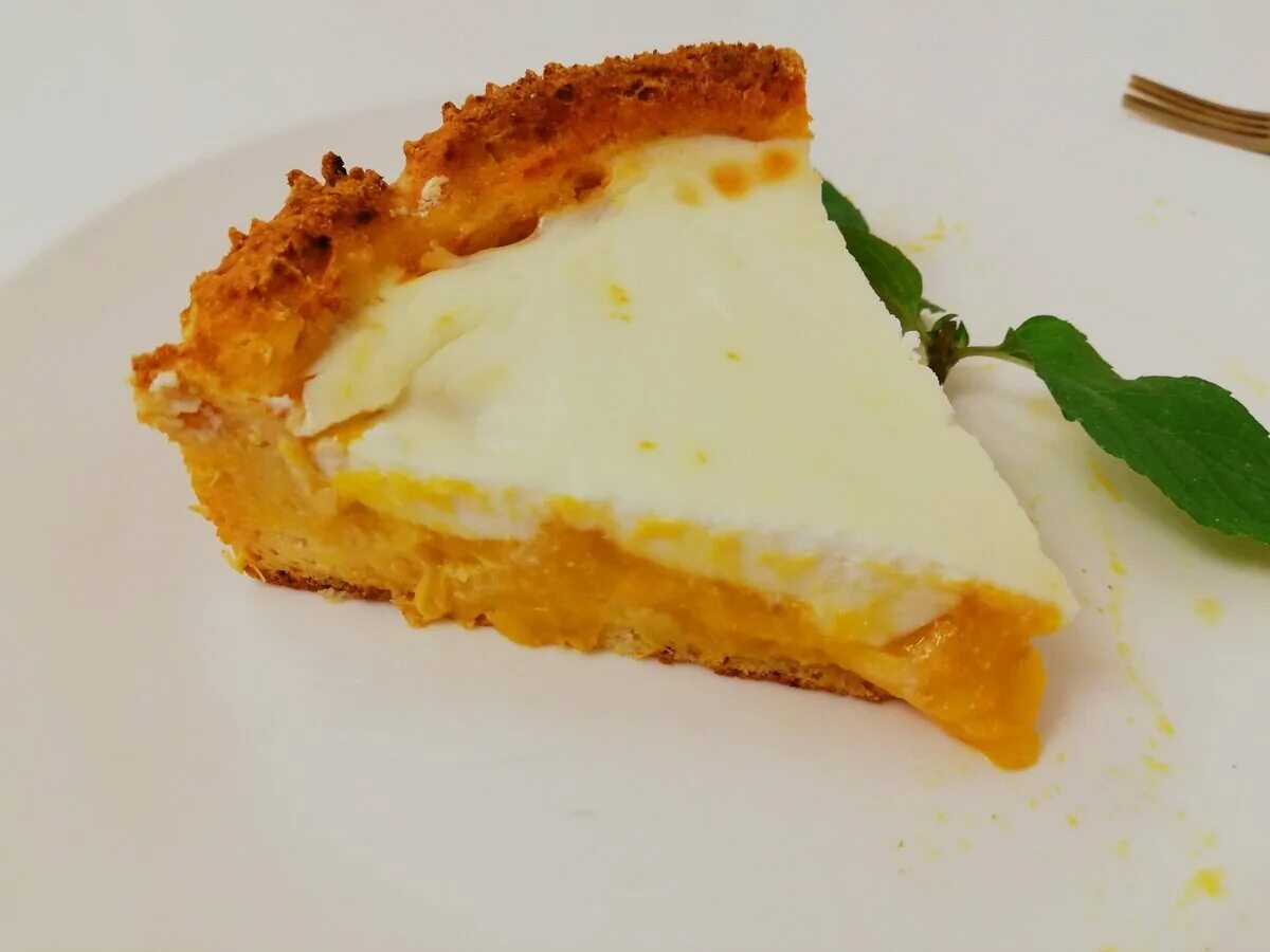 Блюда с сыром рикотта. Итальянский десерт с заварным кремом. Закуски с сыром рикотта. Рикоттой. Рикотта сладкая.