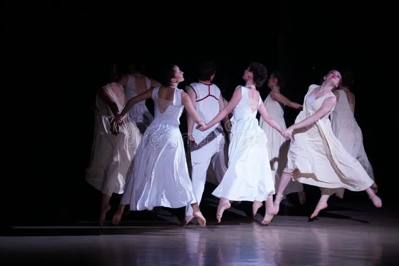 Презентация по хореографии. Красивое высказывание о бальных танцах. Fly skirt dance. Айседора дункан джаз модерн. Хореография это определение.