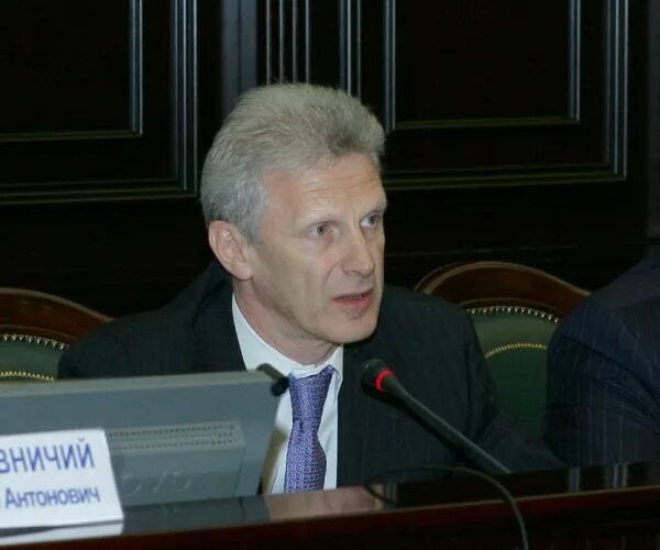 Министр просвещения крыма. Выступление министра образования. Выступление министра образования. Ольга васильева министр образования. Татьяна васильевна зам министра просвещения.