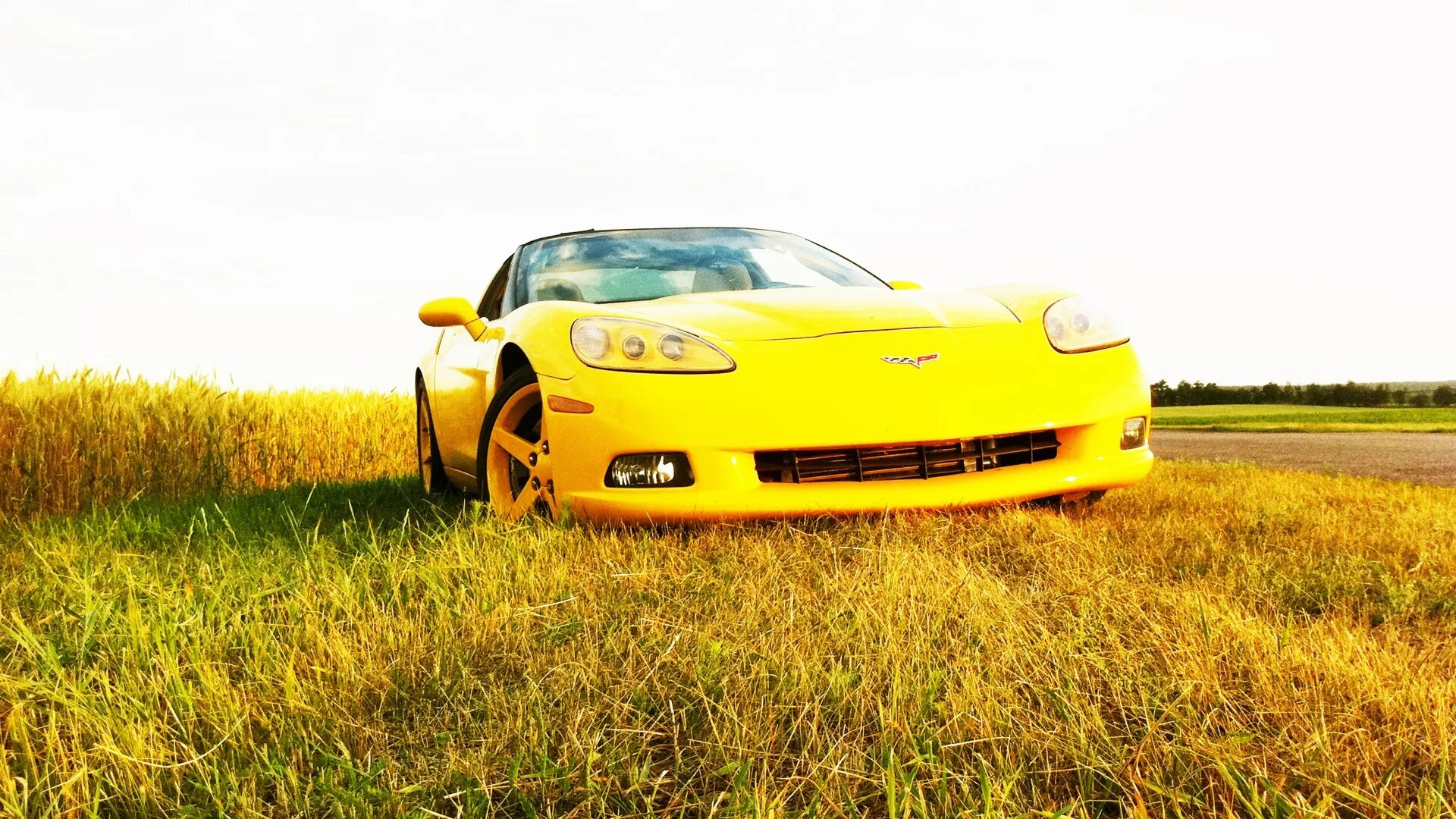 Какая машина у мажора в 1. Chevrolet Corvette c6 мажор. Желтая тачка. Машина в мажоре желтая. Мажор машина Игоря желтая.