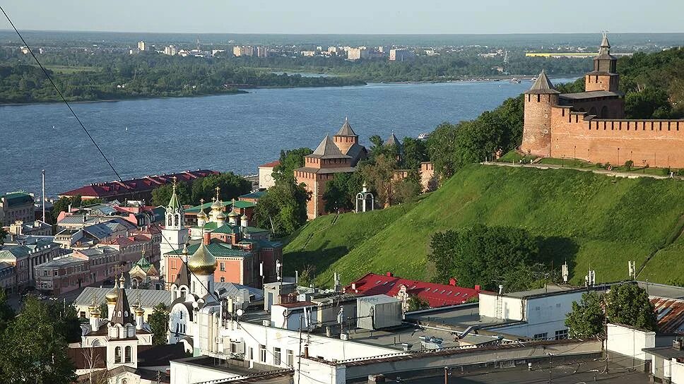 Ковид в нижнем новгороде. Нижний Новгород. Вид на Кремль. Нижегородский Кремль Нижний Новгород с высоты. Нижегородский Кремль 1221. Нижегородский откос Нижний Новгород.