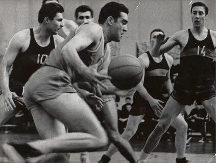 Первые чемпионы баскетбола