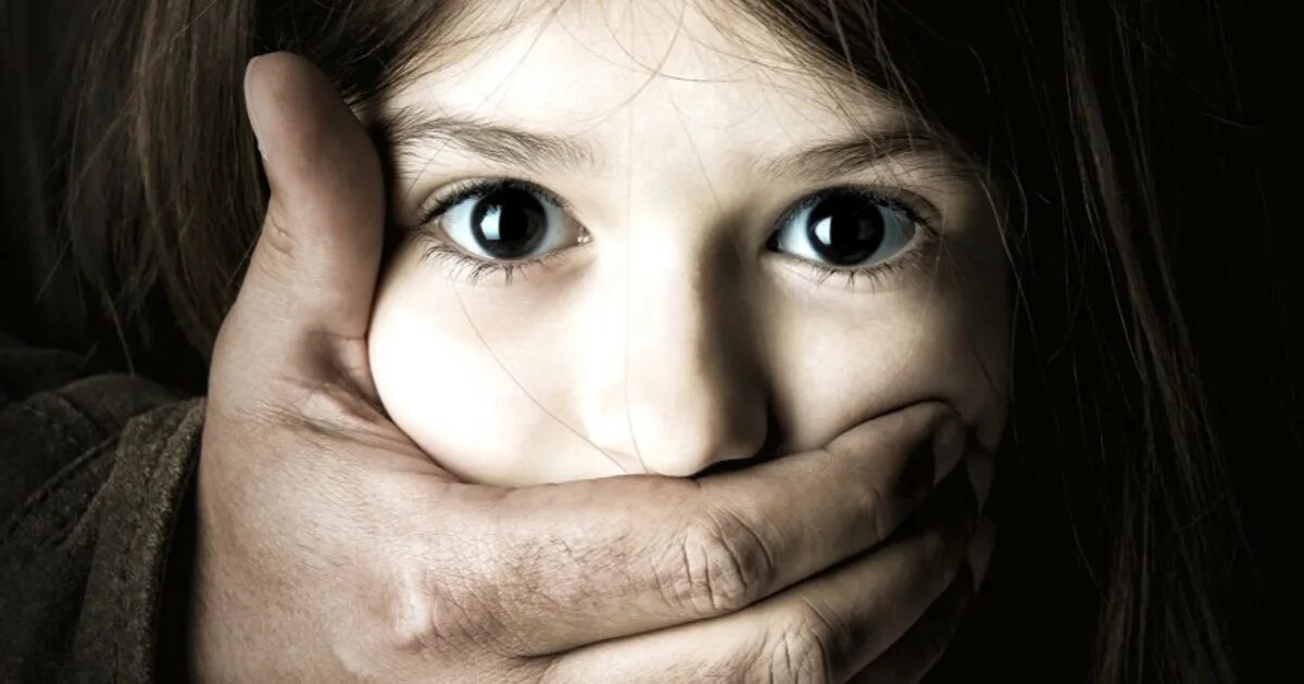 Картинки насилия детей. Физическое насилие над детьми. Ребенок переживший насилие. Насилие в отношении детей. Насилие в семье над детьми.