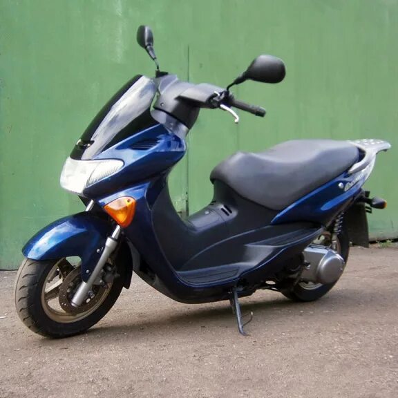 Куплю скутер без пробега. Скутер Сузуки 150. Suzuki 150 кубов. Сузуки Авенис 150 кубов. Японский скутер Сузуки 150 кубов.