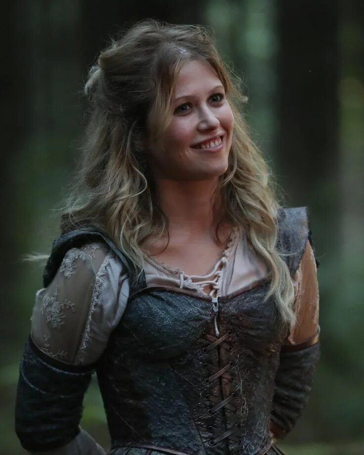 Once upon girl. Элизабет лэил однажды в сказке. Роуз рейнольдс алиса. Роуз макгоуэн однажды в сказке. Меган ори однажды в сказке.