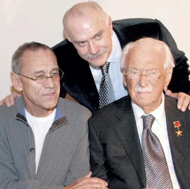 Родители никиты михалкова и андрея кончаловского. Отец кончаловского и михалкова. Михалков и кончаловский. Андрея кончаловского и никиты михалкова. Отец кончаловского и михалкова.