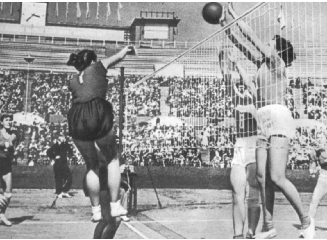 Первые международные соревнования по волейболу год. Первая игра в волейбол 1895. Волейбол 1897. Волейбол в США В 1895 году. Волейбол в 1897 году.