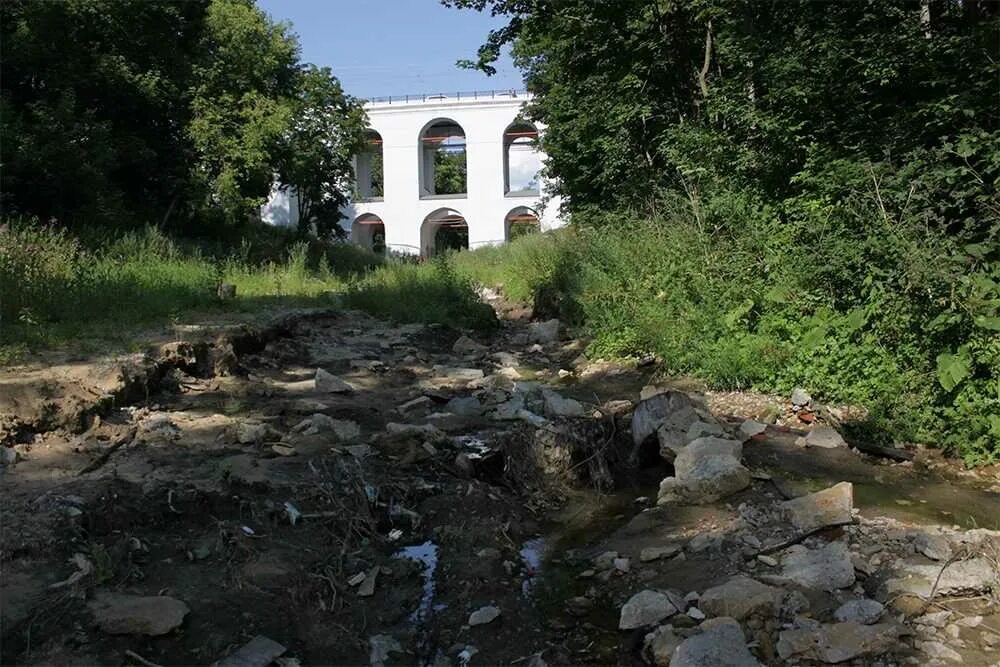 Березуевский овраг в калуге. Калужский овраг. Березуевский овраг в калуге. Можайск филимоновский овраг. Каменный мост через березуйский овраг в калуге.