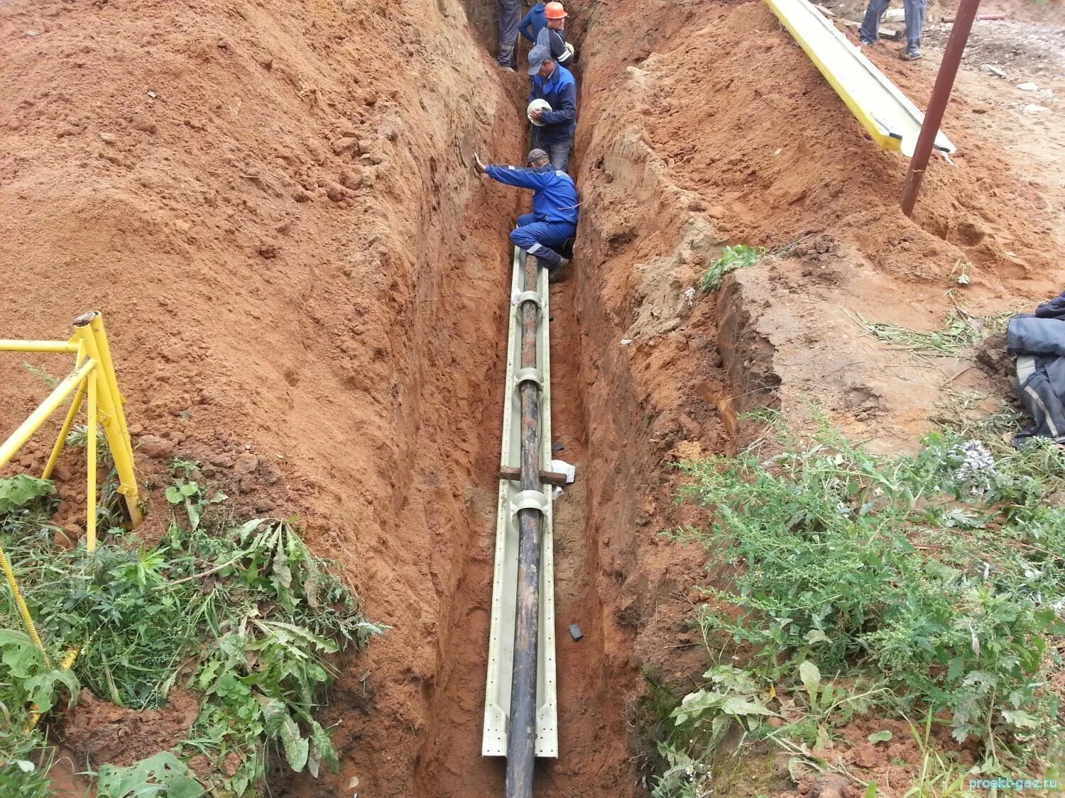 Схема пересечения газопроводом электрифицированной железной дороги. Пересечение подземных газопроводов. Пересечение подземных газопроводов. Переходы газопроводов через автомобильные и железные дороги. Пересечение подземных газопроводов.