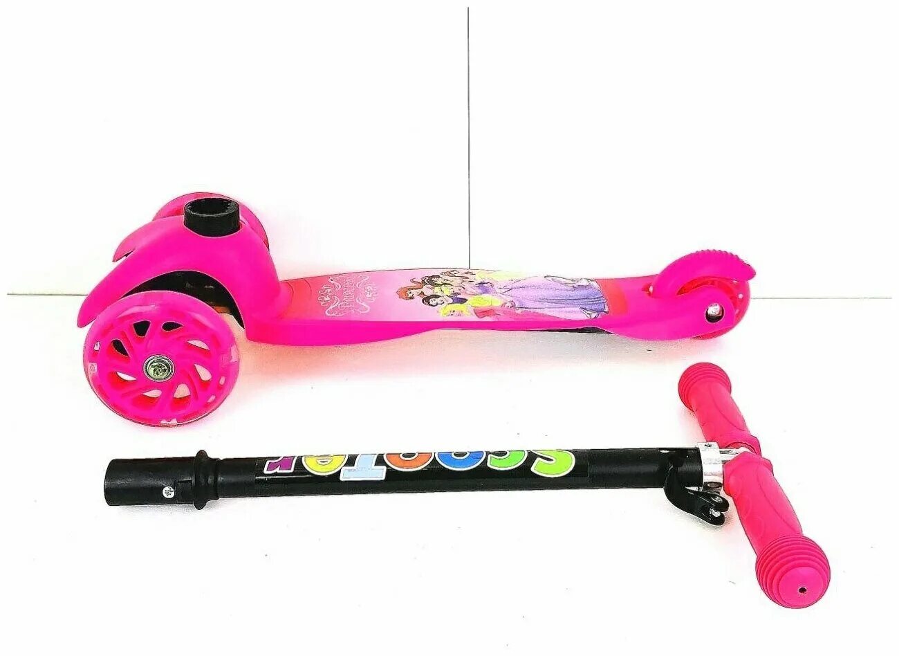 Самокат на стене. Запчасти для трехколесного самоката scooter. Самокат детский крепление. Держатель для самоката на стену. Самокат reaction folding kick scooter.