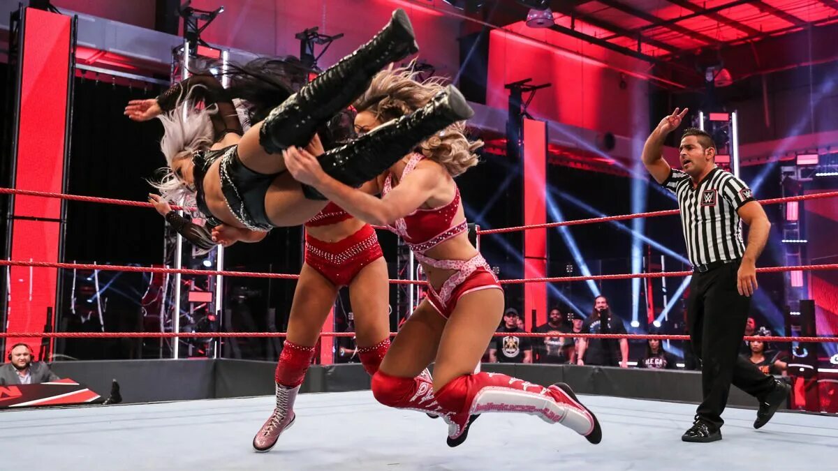 Raw 15. Айконикс wwe. наталья wwe vs лив морган. wwe raw 2016 natalya. саша бэнкс против лив морган.