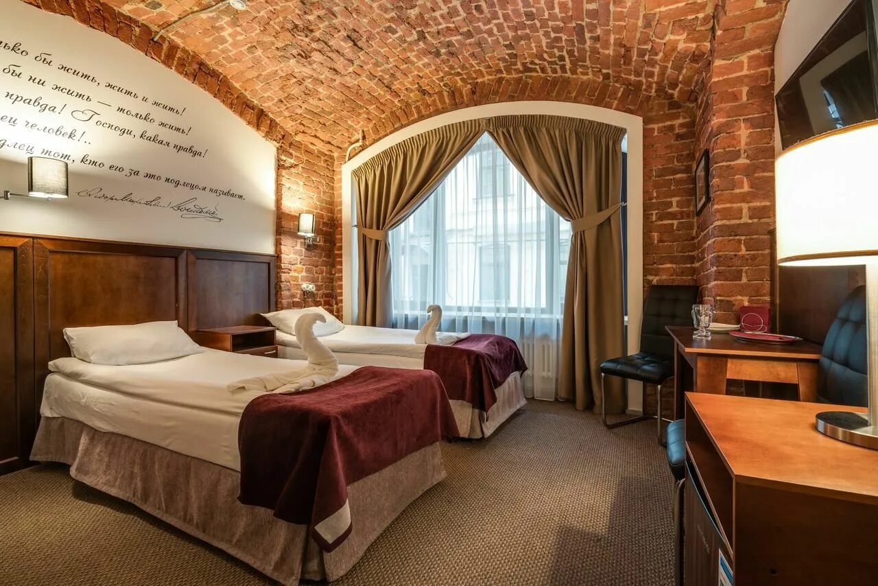 Отель невский 69 санкт-петербург. Гостиница на невском. Санкт-петербург поляков гостиница невский 64/1. Гостиница соло санкт-петербург. Гостиница на невском.