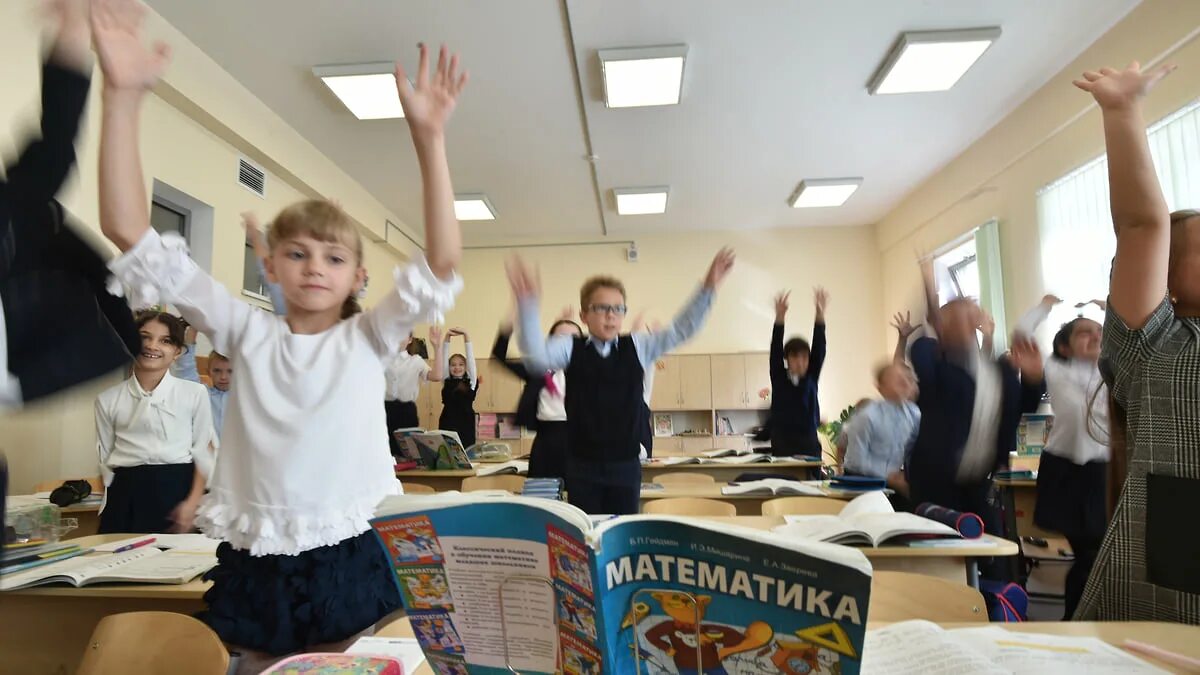 5 классы выходят в школу. Школы для очень умных детей в Краснодаре. Школа для вундеркиндов в Санкт Петербург. Школа вундеркинд в Гудермесе эта школа для здоровых детей.