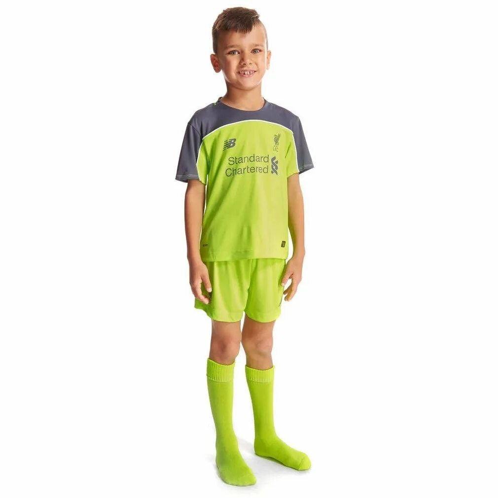 17 3 new. LFC зеленая футбольная форма. Салатовая форма футбол. Экипировка футболиста для детей. Форма для футболиста детская зеленая.