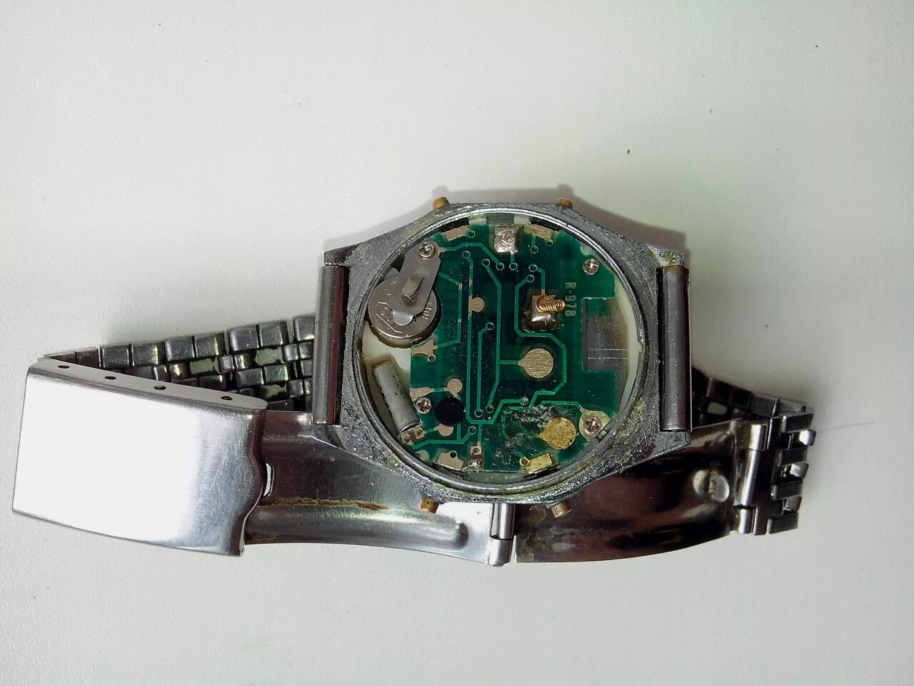 подсветка на плате электроники. светодиодная лента в часы ваз 2107. батарейка на часы montana. не работает подсветка на часах. лампа часов 2107.