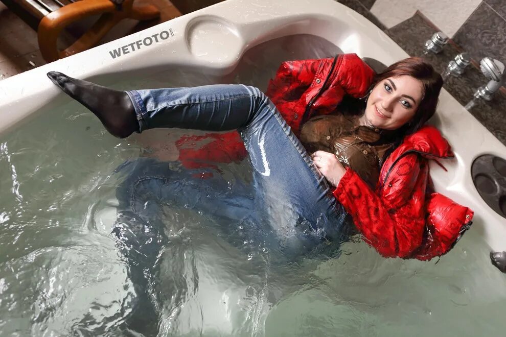 Красивые девушки в грязи. Девушка лицо в грязи блондинка. Ветлук винтер. Waminstyle tanya. Wetlook beauty videos.