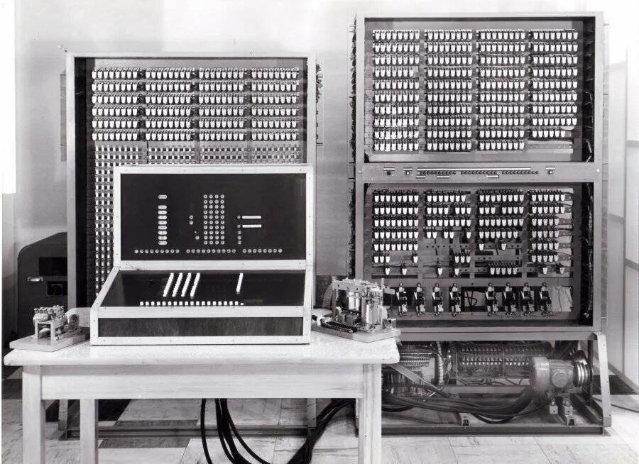 М 40 компьютер. ЭВМ м1 изобретатель. Компьютер z3 Конрада Цузе. М-1 (электронно-вычислительная машина).