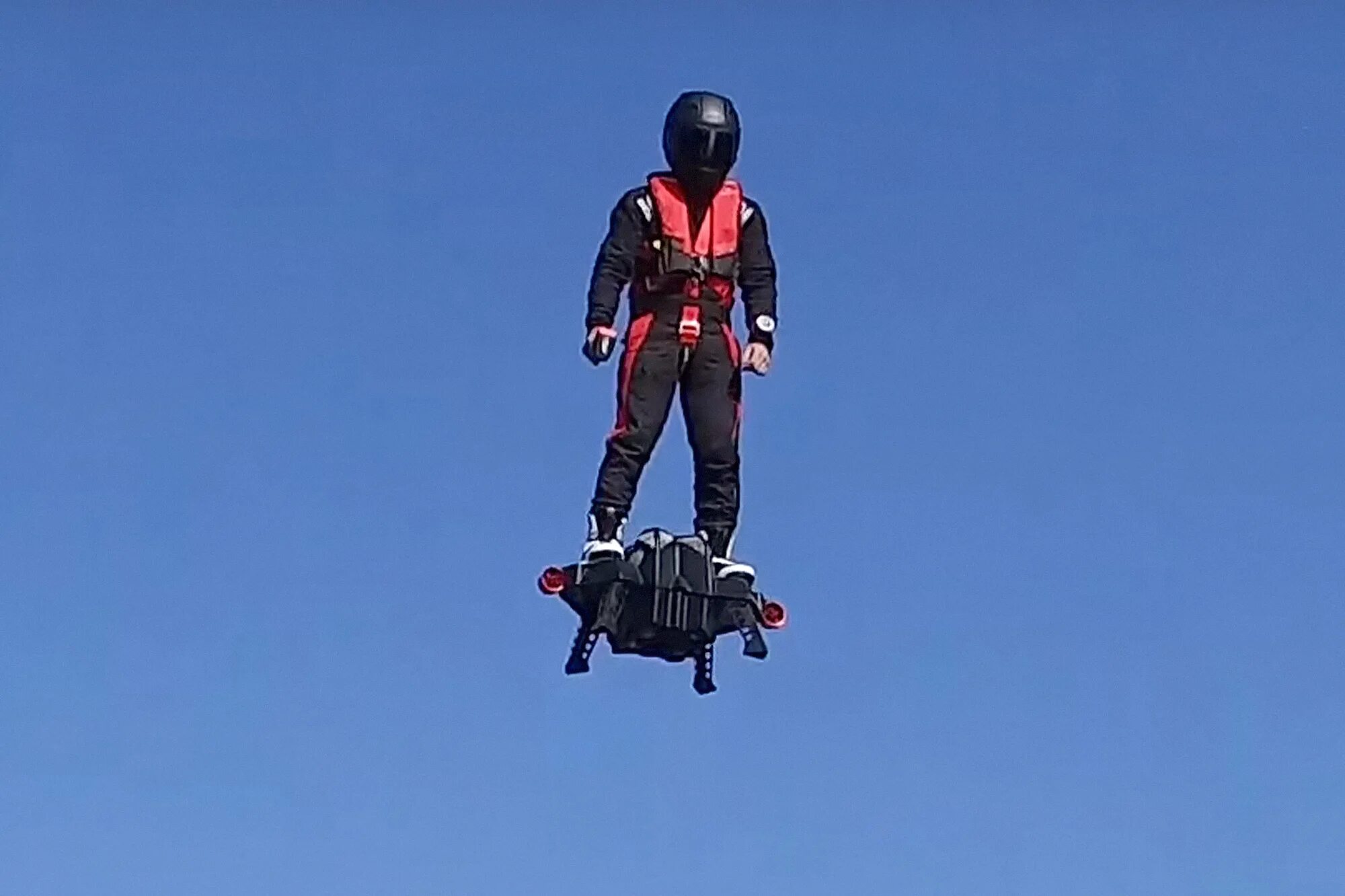 Летательный аппарат Flyboard Air. Летающая доска Flyboard Air. Реактивный ховерборд. Летающий ранец. Передвижение по воздуху