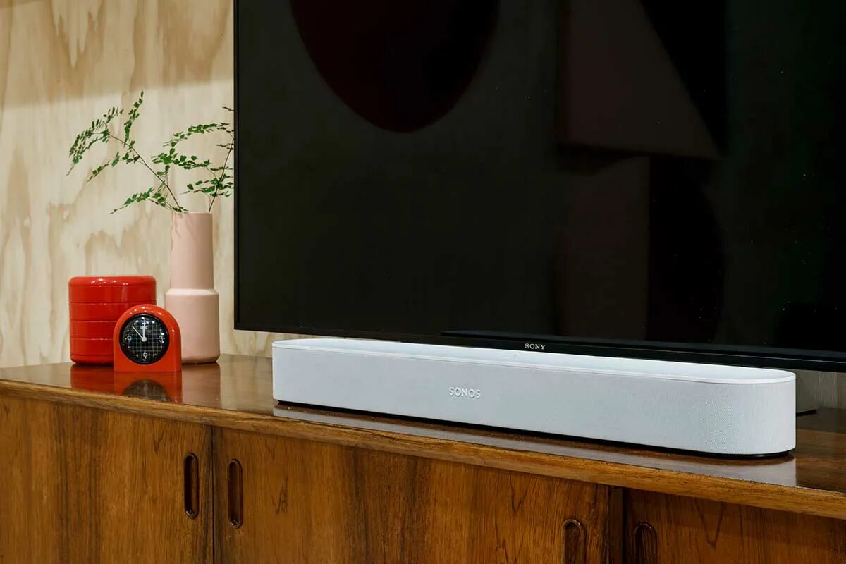 Саундбар sonos beam2eu1blk. Мини саундбар sonos Beam. Sonos Beam White. Sonos Beam gen2 крепеж.