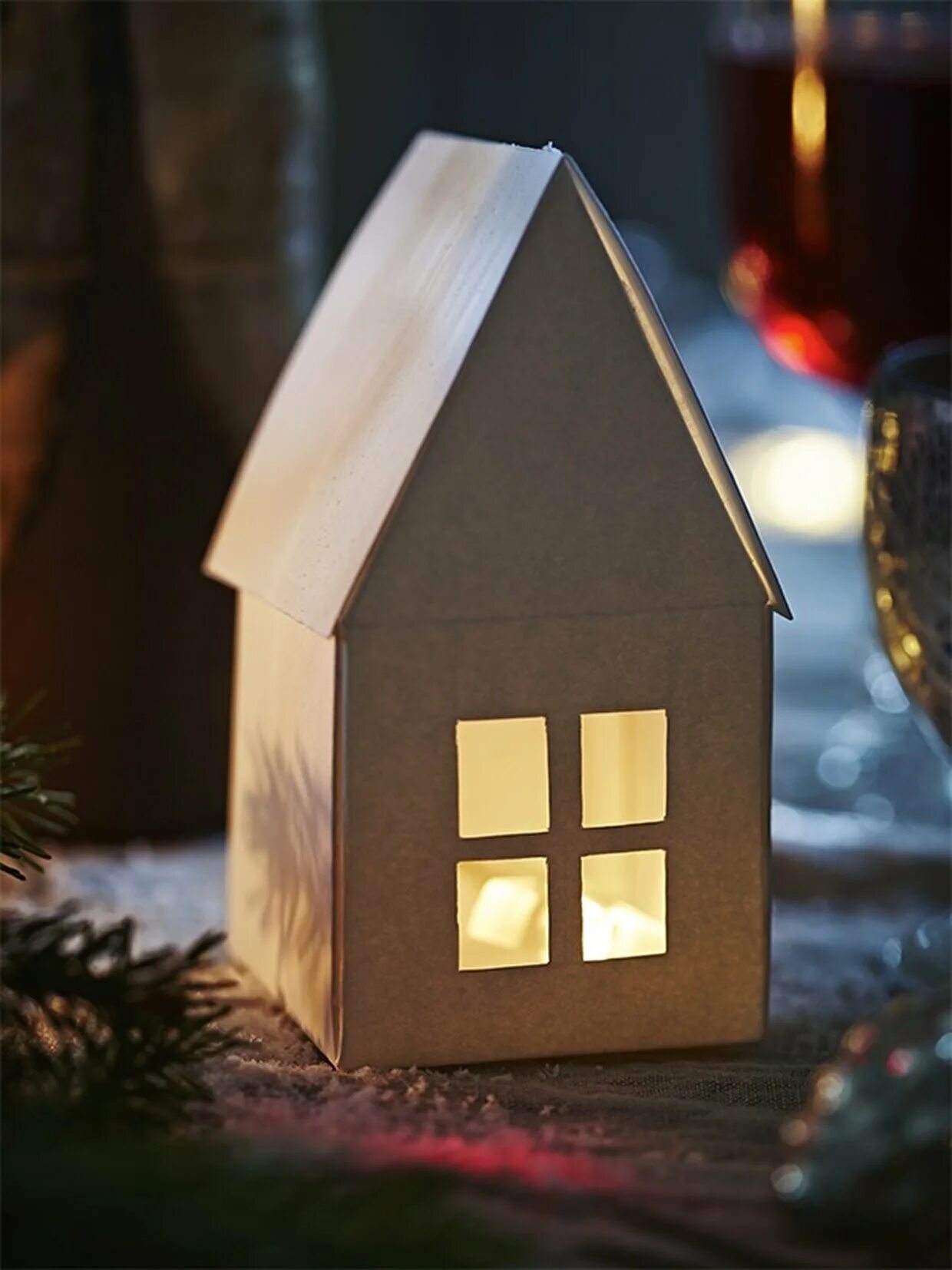 Новогодний домик. Домики бумажные новогодние. Домик из бумажных трубочек. Объемный домик. Новогодний домик из бумаги.