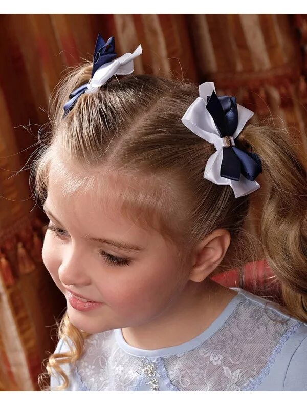 Прическа с бантиками для девочки. Прическа с бантиками для девочки. Прическа с бантиками для девочки. Девочка с бантом. Бант для волос.