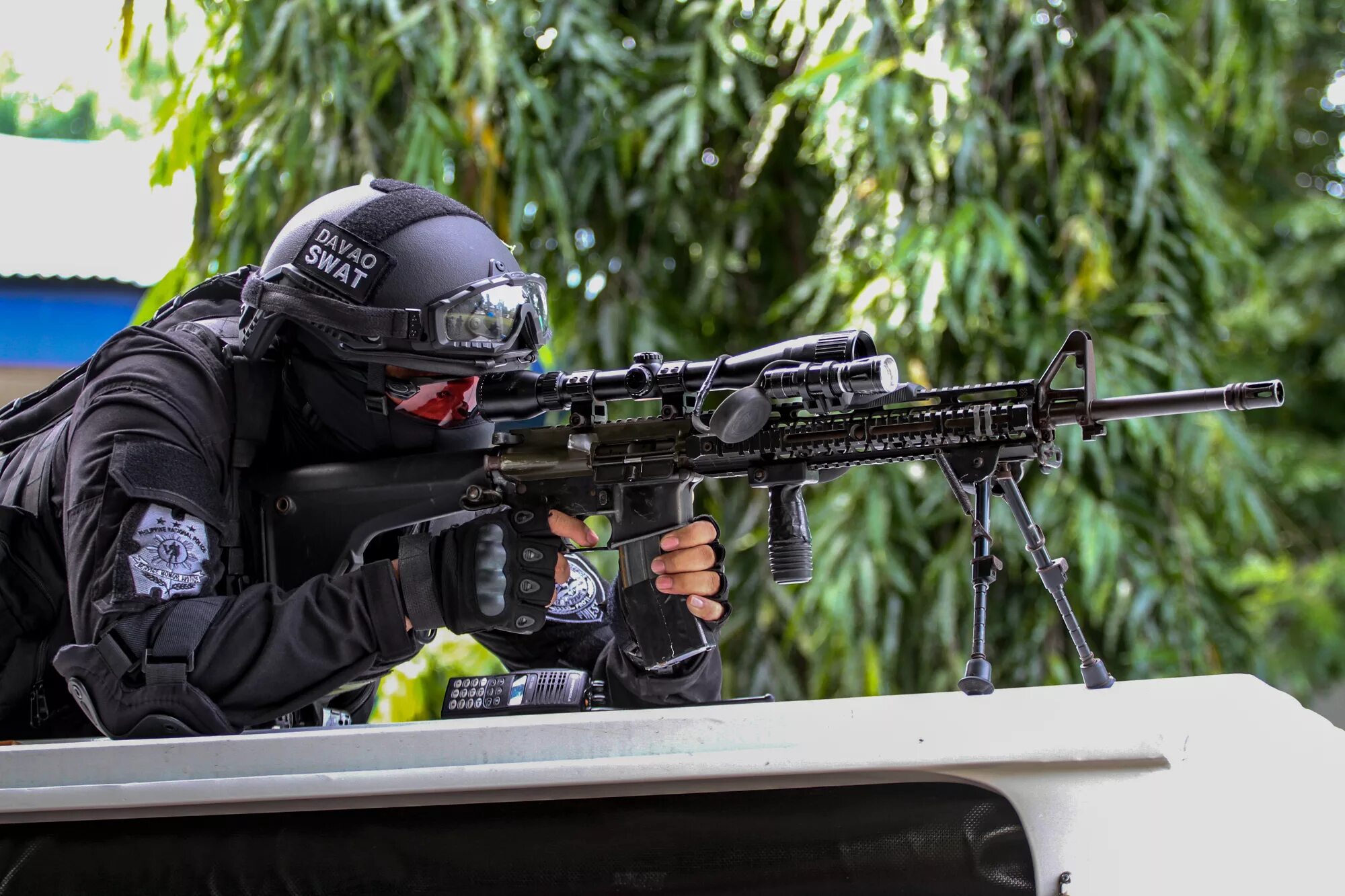 Swat playing with fighter pilot. Спецназ америки swat. снайпер полиции swat. оружие swat сша. спецназ lapd.