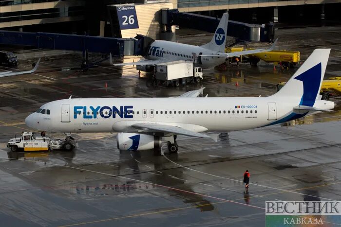 Flyone armenia билеты. Авиакомпании flyone Armenia. Flyone самолеты в Армению. Flyone Armenia a319. Airbus a 320 flyone Armenia.