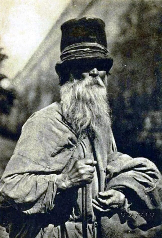 Шапка крестьянина. Гречневик, грешневик. крестьянская шапка грешневик. шапка грешневик на руси. поярковый грешневик.