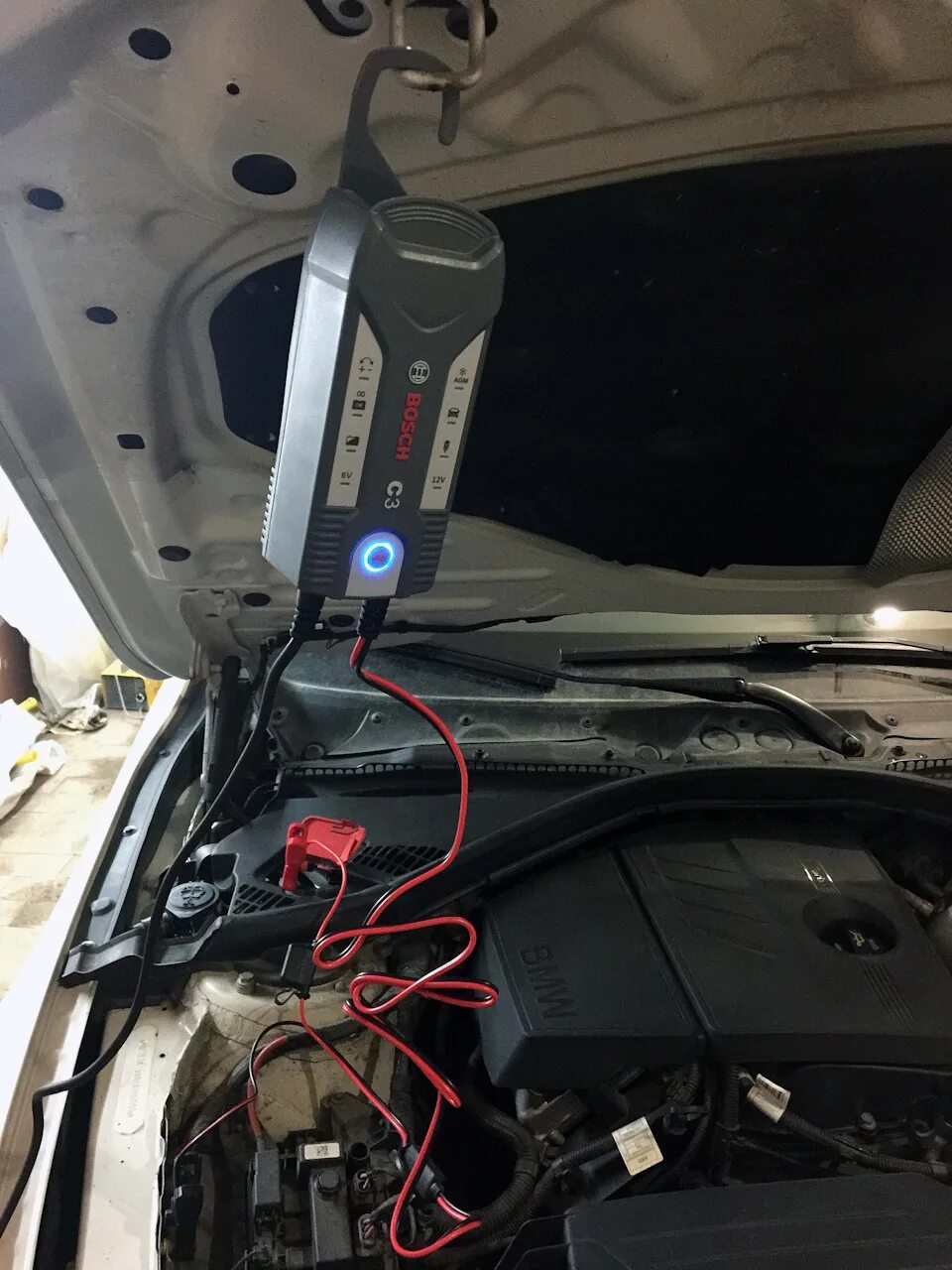 Как заряжать аккумулятор бмв. Акб bmw f30. подзарядка аккумулятора bmw f30. аккумулятор в бмв 3 f30. зарядка акб bmw f20.