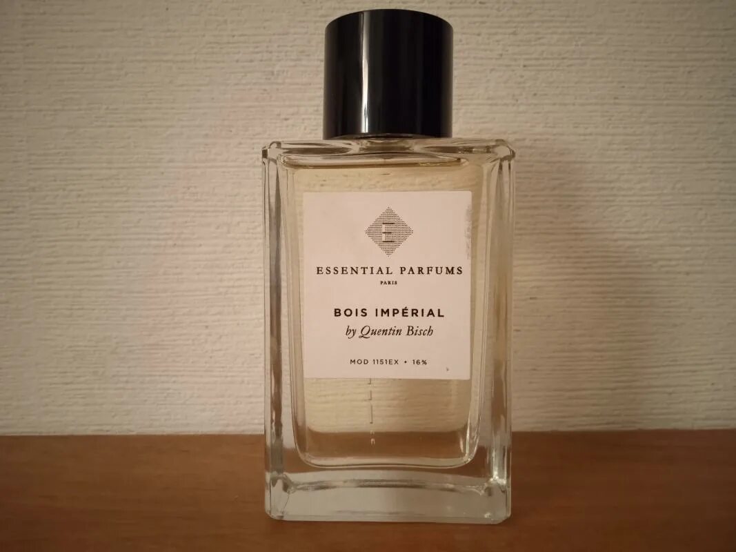 Духи бойс империал женские. Essential parfums bois imperial. эссеншиал парфюм боис империал. essential parfums vetiver. essential parfums bois imperial by quentin bisch.