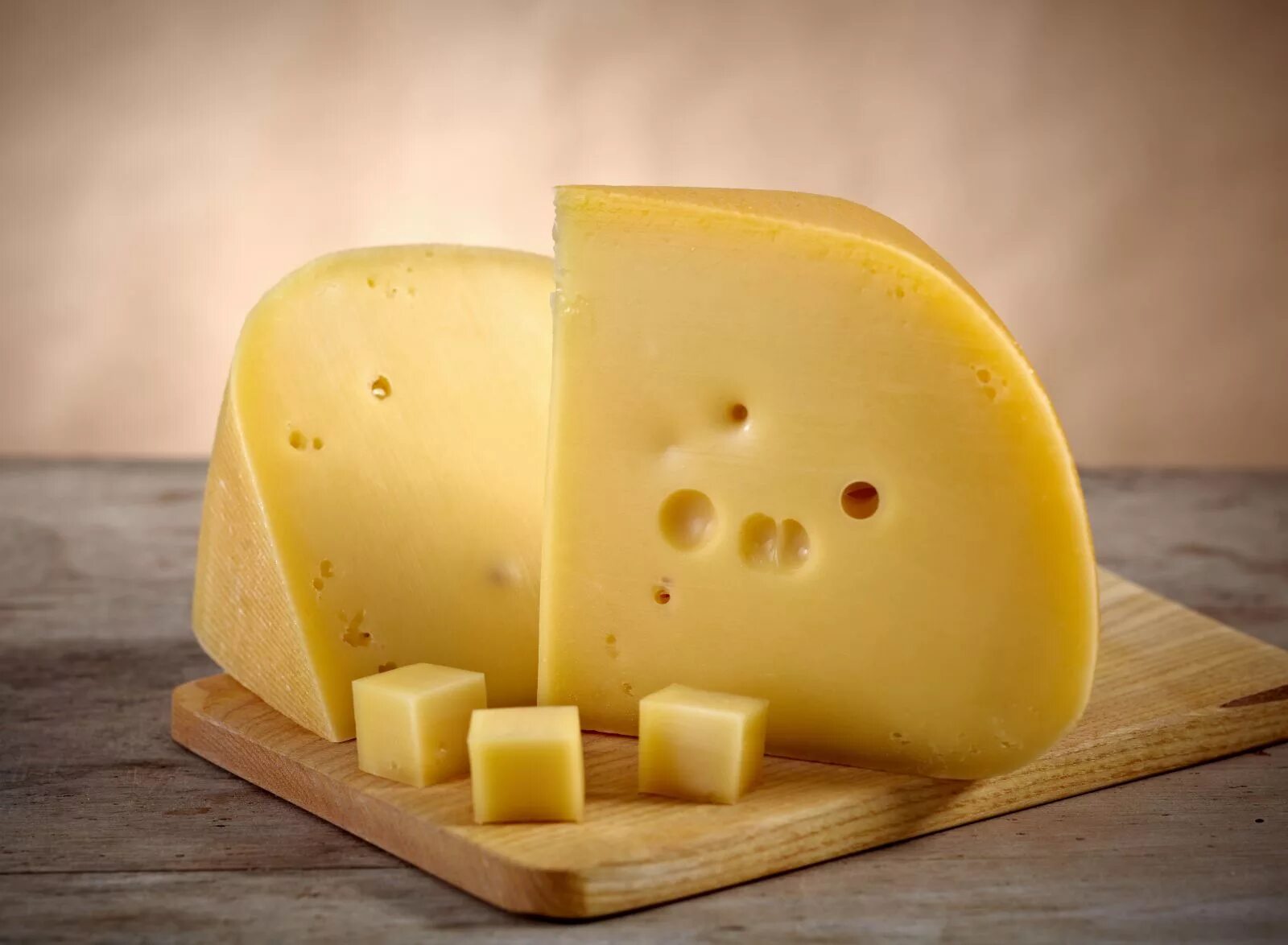 Гауда Эдам. Гауда, Маасдам, Чеддер, Эмменталь. Сыр твердый. Красивый сыр.