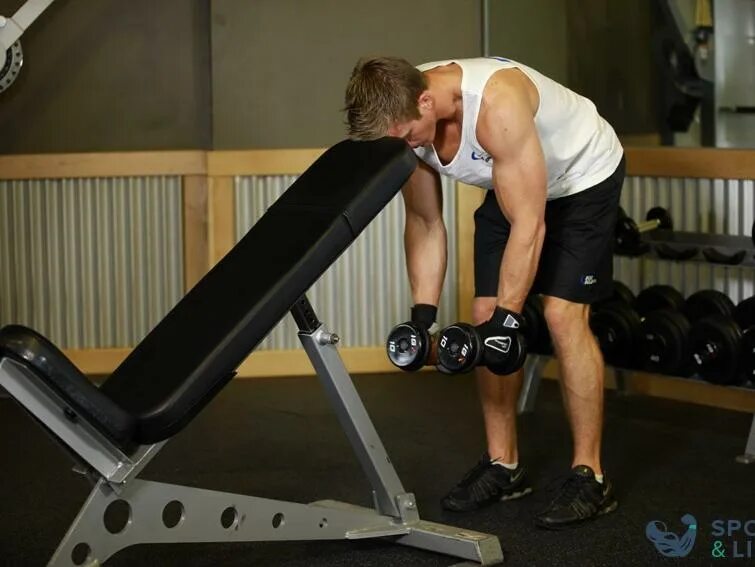 Отведение рук в кроссовере на среднюю дельту. Разводка гантелей на заднюю дельту. Махи в наклоне на заднюю дельту. Упражнения на плечи. Упражнения на заднюю дельту с гантелями.