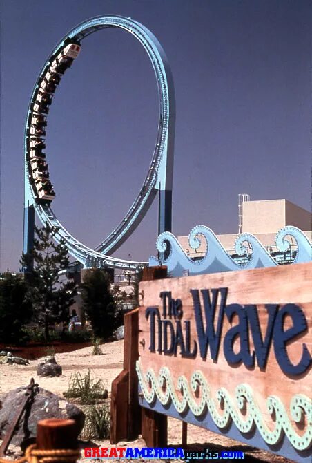 Парк аттракционов six flags astroworld. Tidal wave аттракцион. Tidal wave sign. Мирабиландия пират. He ever ride the tidal wave rollercoaster.