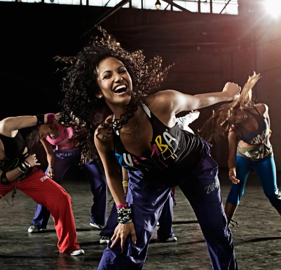 Современные танцы под современную музыку видео. Zumba fitness. зумба афростиль. танцевальный фитнес zumba. афро танцы.