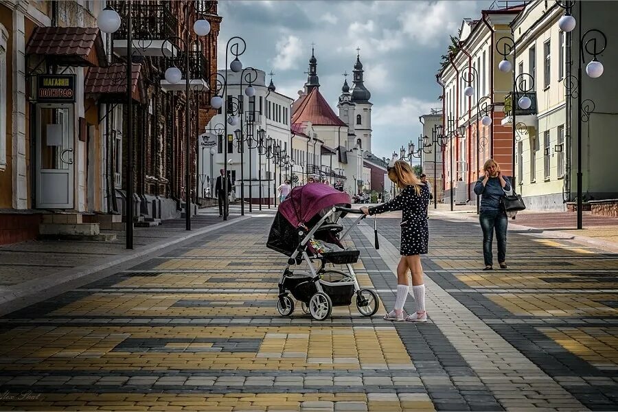 Страна где минск. Пинск пешеходная улица. Пинск улочки. Пинск улица Ленина. Беларусь Пинск улицы.